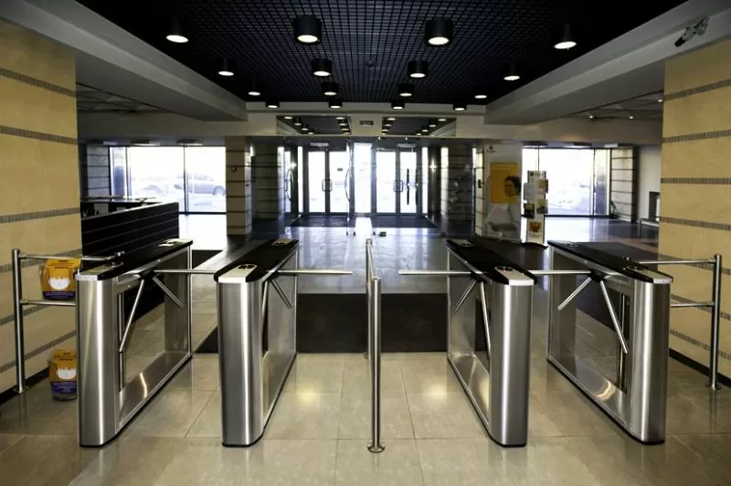 Контроль входа и турникеты в Бизнес центре в Екатеринбурге